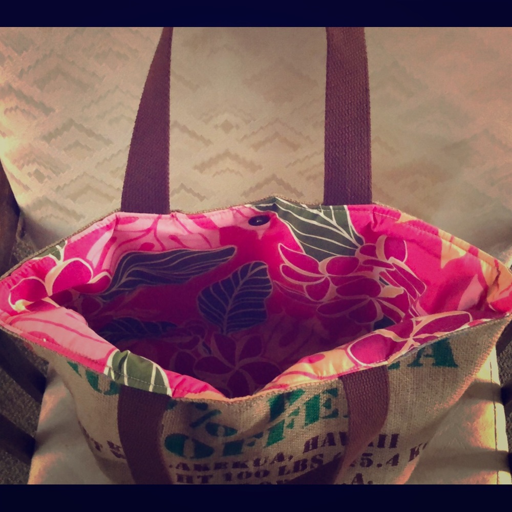 Gorgeous burlap bag with cotton lining from Maui!